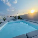 Mini-spa Mit Hydromassage Im Herzen Von דירה